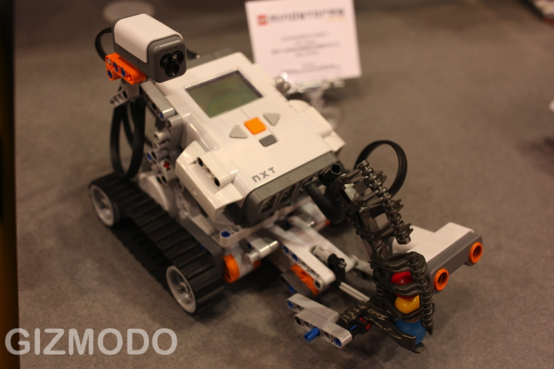 Illustration for article titled Lego Mindstorms NXT 2.0 'Bots Can Spot Their Favorite Color